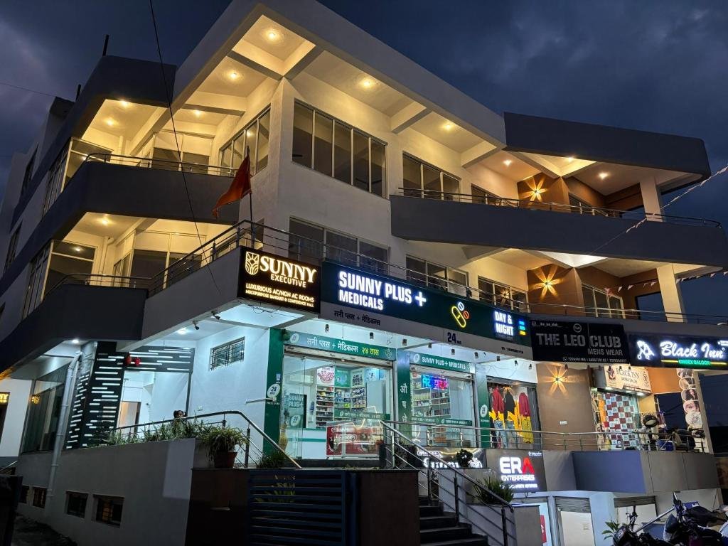 सातारा ग्रँड हॉटेल